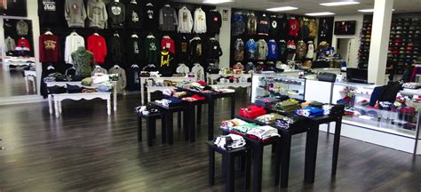 streetwear clothing stores